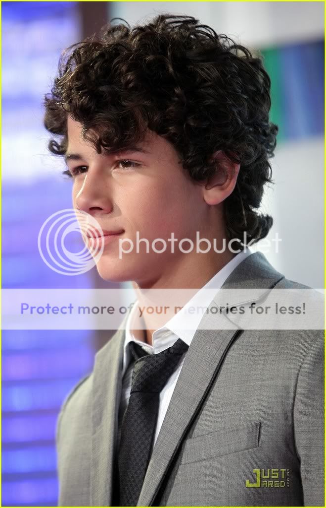 Nicholas Jerry Jonas resimleri :) Jonas-brothers-american-mall-02